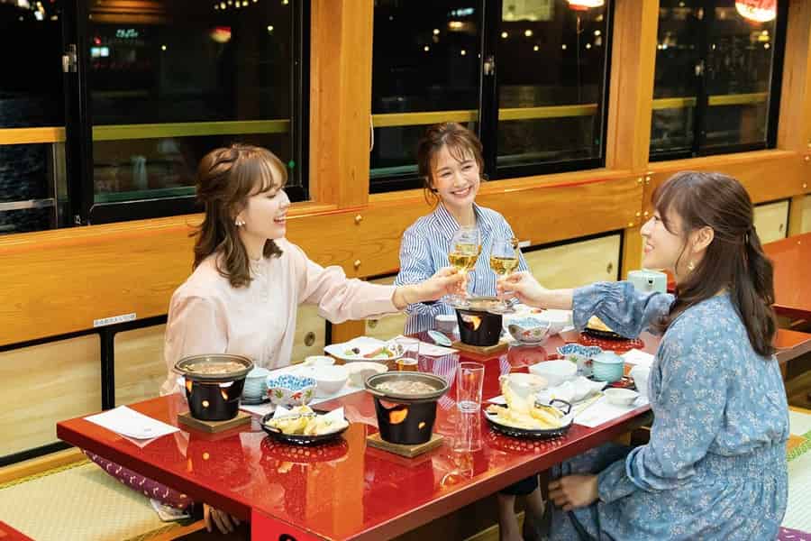 Sumida Fluss: Traditionelle japanische Yakatabune Dinner-Kreuzfahrt. Foto: GetYourGuide Sumida Fluss: Traditionelle japanische Yakatabune Dinner-Kreuzfahrt. Foto: GetYourGuide