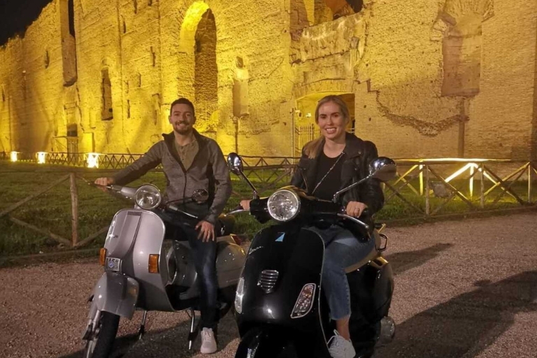 Tour de Rome de nuit en Vespa avec chauffeur / guide privéRome by Night Vespa tournée avec guide privé