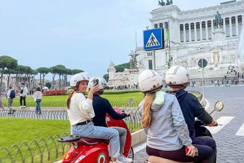 Excursion d'une demi-journée à Rome en Vespa avec chauffeur privé