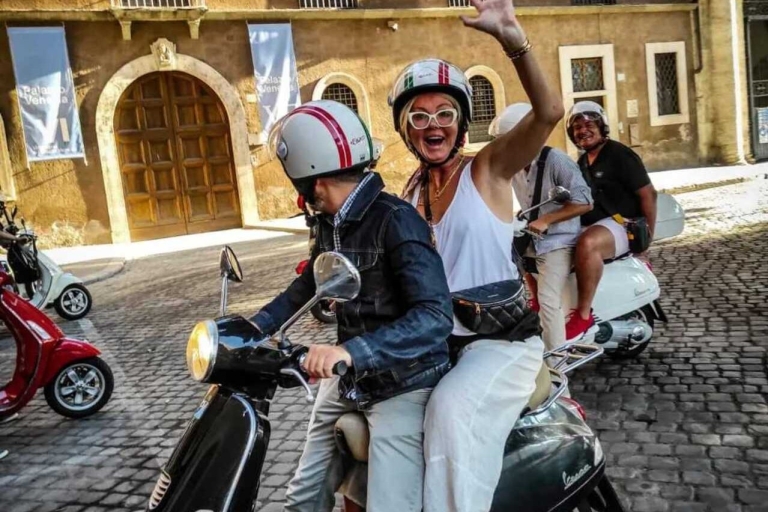 Rome Vespa-tour van een halve dag met privéchauffeur
