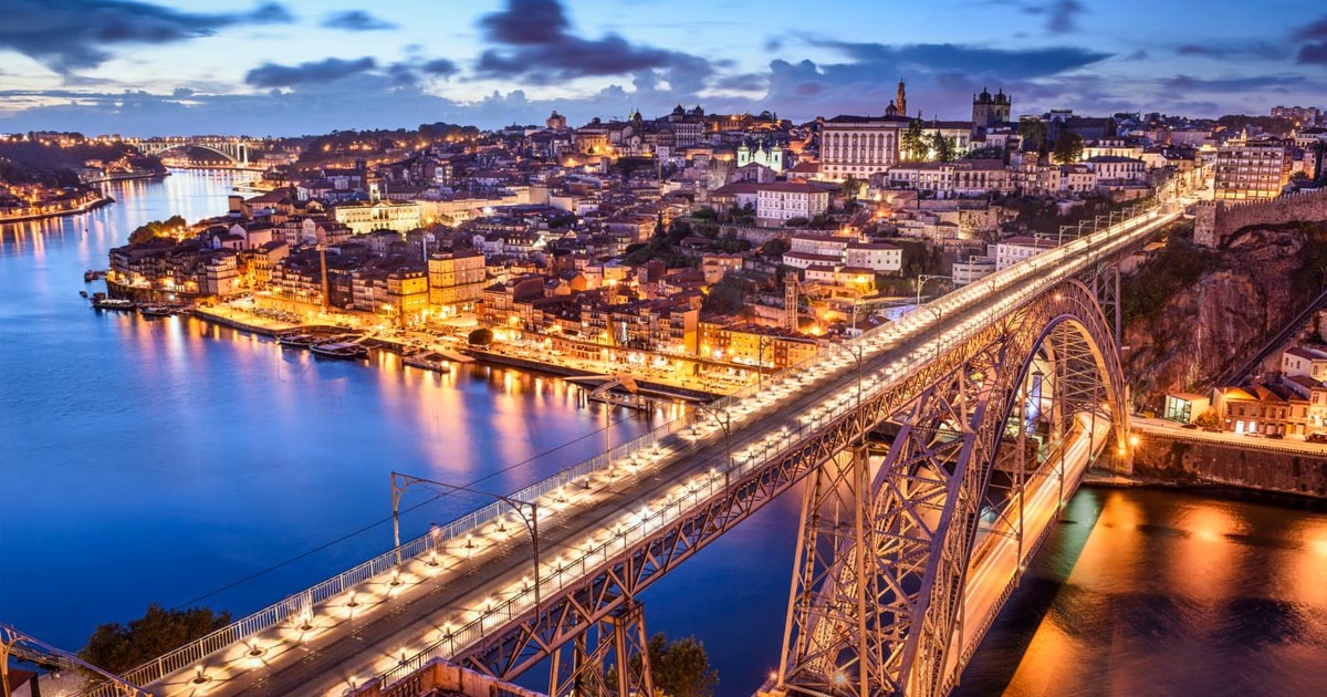 De la Lisabona Excursie ghidată de o zi la Porto și Fátima GetYourGuide