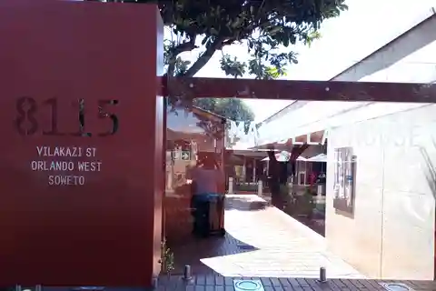 Johannesburg: Soweto History Tour with African Lunch