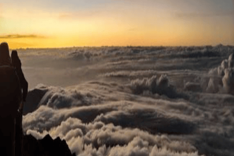 Mount Rinjani Trekking 3D/2N to the Peak Lake, & Hot Springs