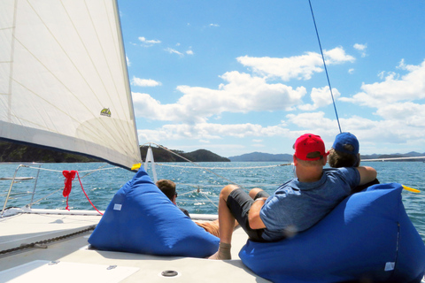 Bahía de las Islas: Alquiler de Catamarán a Vela con Almuerzo