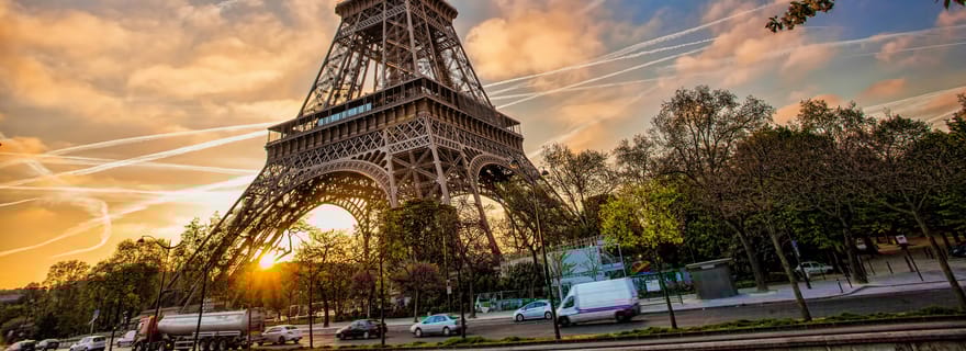 Accès réservé et dédié à la tour Eiffel, au sommet ou au 2e étage