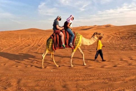 Dubaï : Safari de 6 heures le soir sur chameau et barbecueSafari sur chameau de 60 min, barbecue, transfert partagé