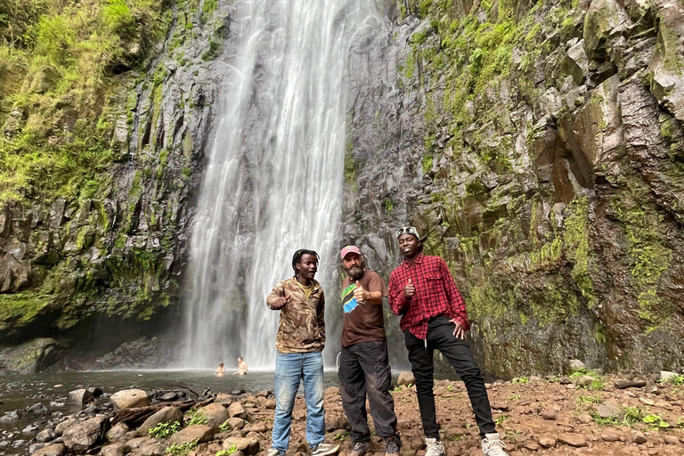 Arusha |Moshi: tour del villaggio Maasai, cascate e caffèArusha: villaggio Masai, cascata Materuni e tour del caffè