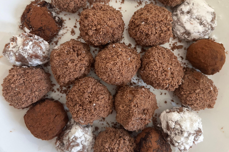 Ghent: Chocolate Truffle Workshop - Make and Take 25 Truffles Ghent: Chocolate Truffle Workshop - Create and Take Home 25 Truffles (Spanish)
