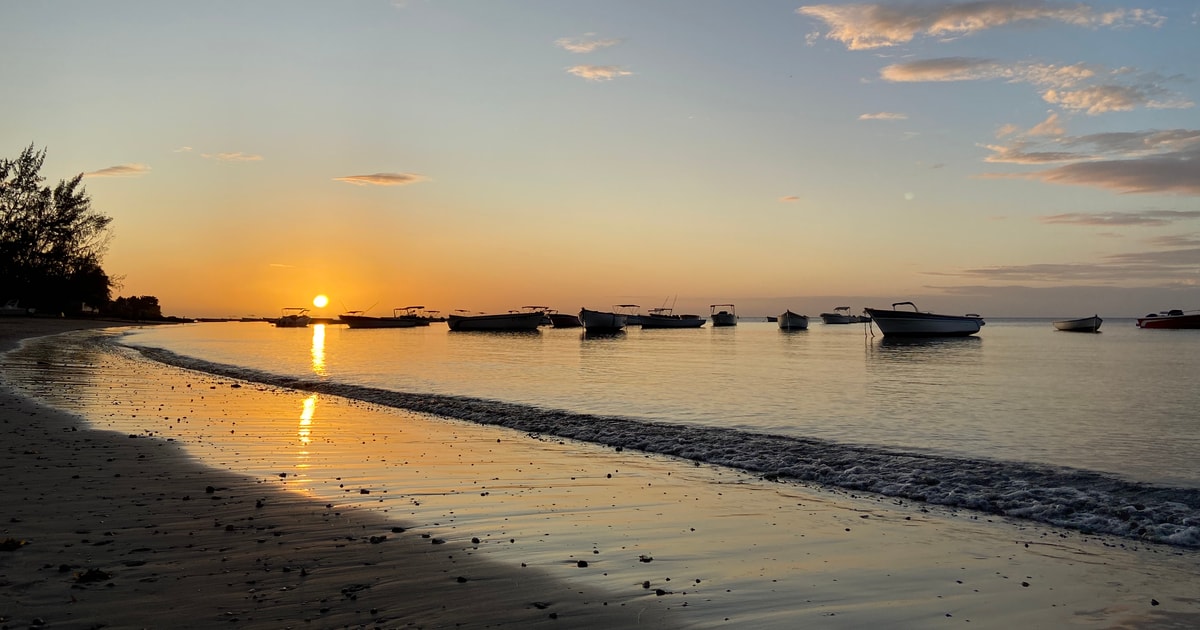 Grande Riviere Noire Excursión privada en barco al atardecer con