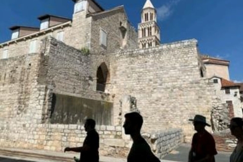 Przeżyj pieszą wycieczkę po Split History z lokalnym historykiemPrywatna wycieczka piesza po Splicie z lokalnym historykiem
