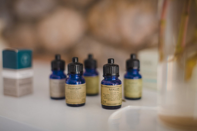 Santorini: Departure Day Spa Package Wine/Fruits/Pool Access 90-min Couples Massage in S. P. Presidential Suites Akrotiri