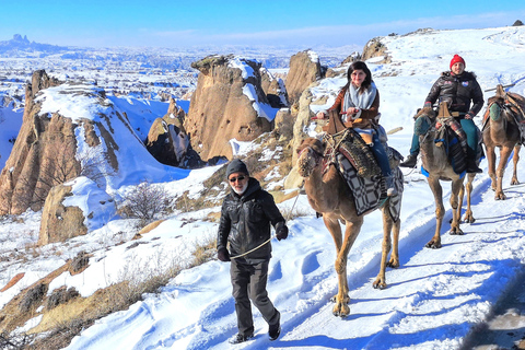 Cappadoce : Promenade à dos de chameau au coucher ou au lever du soleilLever du soleil Promenades à dos de chameau avec ballons