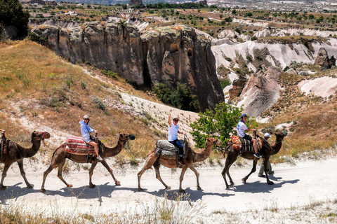 Cappadoce : Promenade à dos de chameau au coucher ou au lever du soleilLever du soleil Promenades à dos de chameau avec ballons