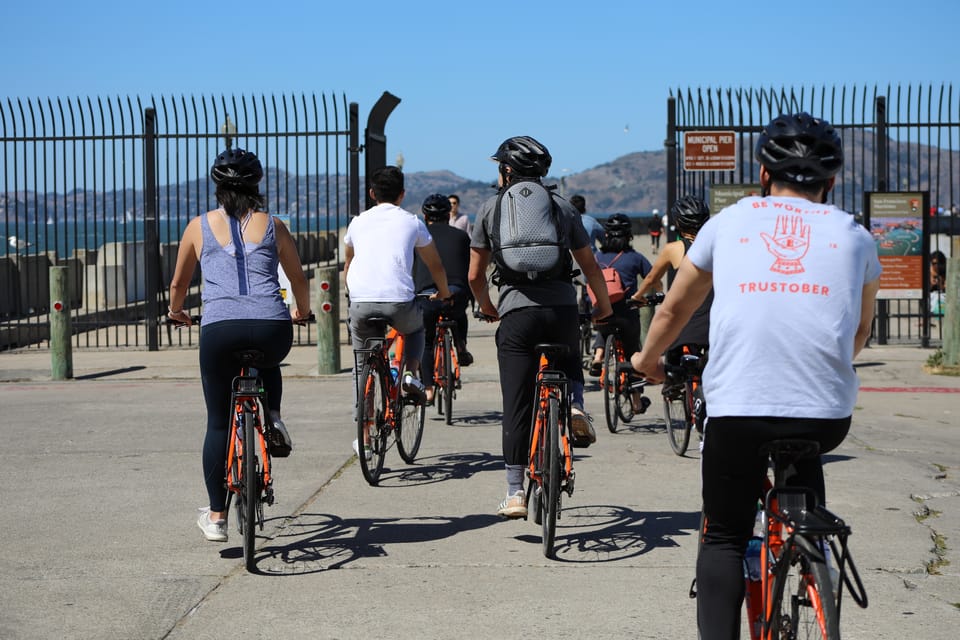 San Francisco: Golden Gate Bridge Guided Bike or eBike Tour image 2