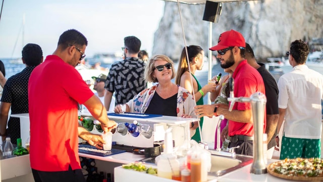 Cabo San Lucas: Sunset Party Cruise with Open Bar
