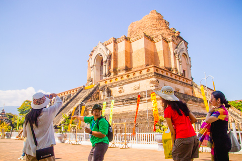 Chiang Mai: 3 Hour Old City and Temples Guided Walking TourGroup Tour