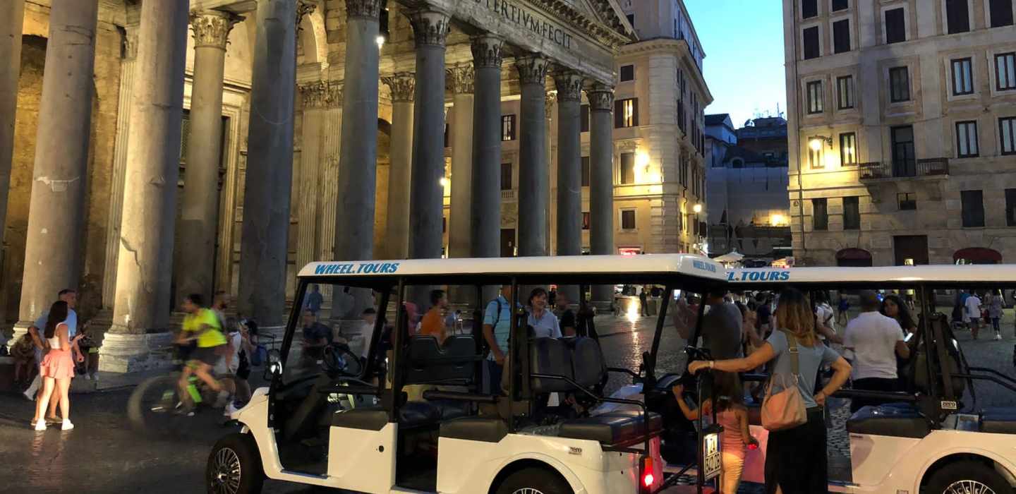 Rom: Abendliche Stadtrundfahrt mit Golfwagen und Gelato