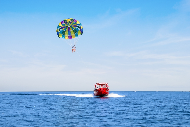 Dubaj Parasailing doświadczenie JBR plażaPrzejażdżka parasailingiem Jbr w Dubaju