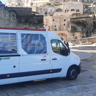 Матера: автобусный тур с аудиогидом и входом в Casa Grotta