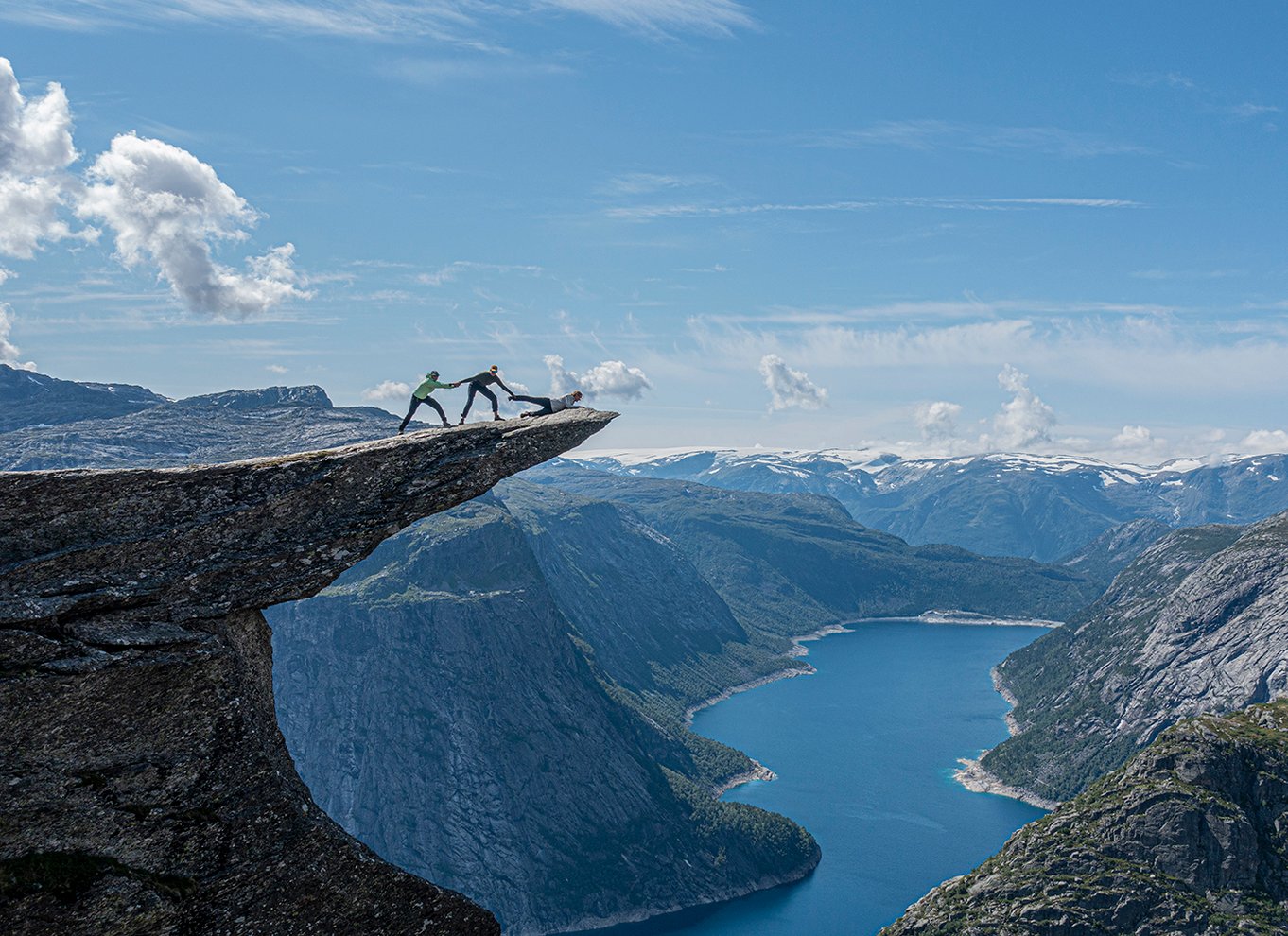 Odda: Heldagstur til Trolltunga med vandring og klatring