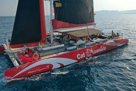 Cambrils: Catamaran Cruise with Food and Drinks