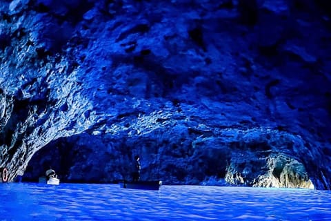 Amalfi: Private Capri and Coast Snorkel Cruise with Brunch