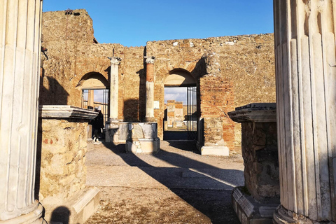 Visite privée de Pompéi et excursion d'une journée sur la côte amalfitaine en voitureVisite de Pompéi et excursion d'une journée sur la côte amalfitaine en voiture