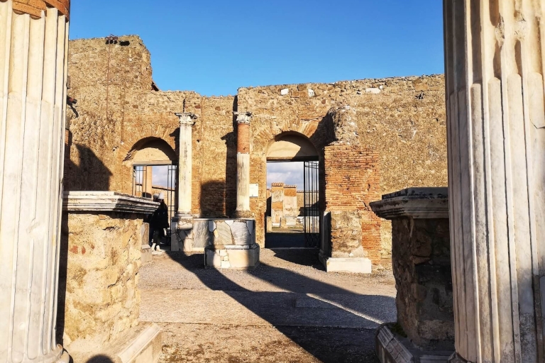 Visita privada a Pompeya y excursión de un día a la Costa Amalfitana en cocheVisita a Pompeya y excursión de un día a la Costa Amalfitana en coche