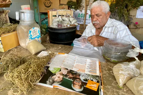 Mindelo: Private Walking Tour with Local Food Tasting