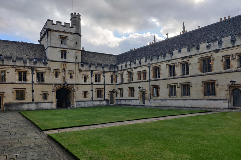 Oxford: Private Guided Walking Tour of University and City Oxford : Guided Walking Tour with optional college visit