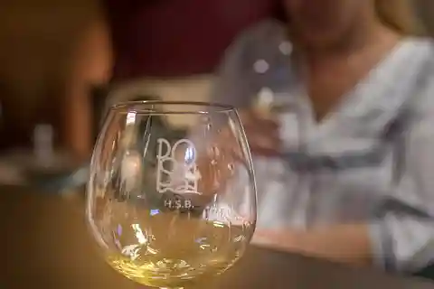 Riomaggiore: esperienza di degustazione di vini e liquori delle Cinque Terre