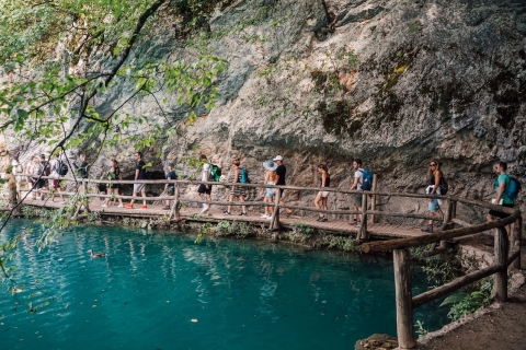 Split: excursion d'une journée autoguidée aux lacs de Plitvice avec promenade en bateauStandard