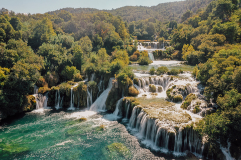 Da Spalato: Tour delle cascate di Krka, degustazione di cibo e vino