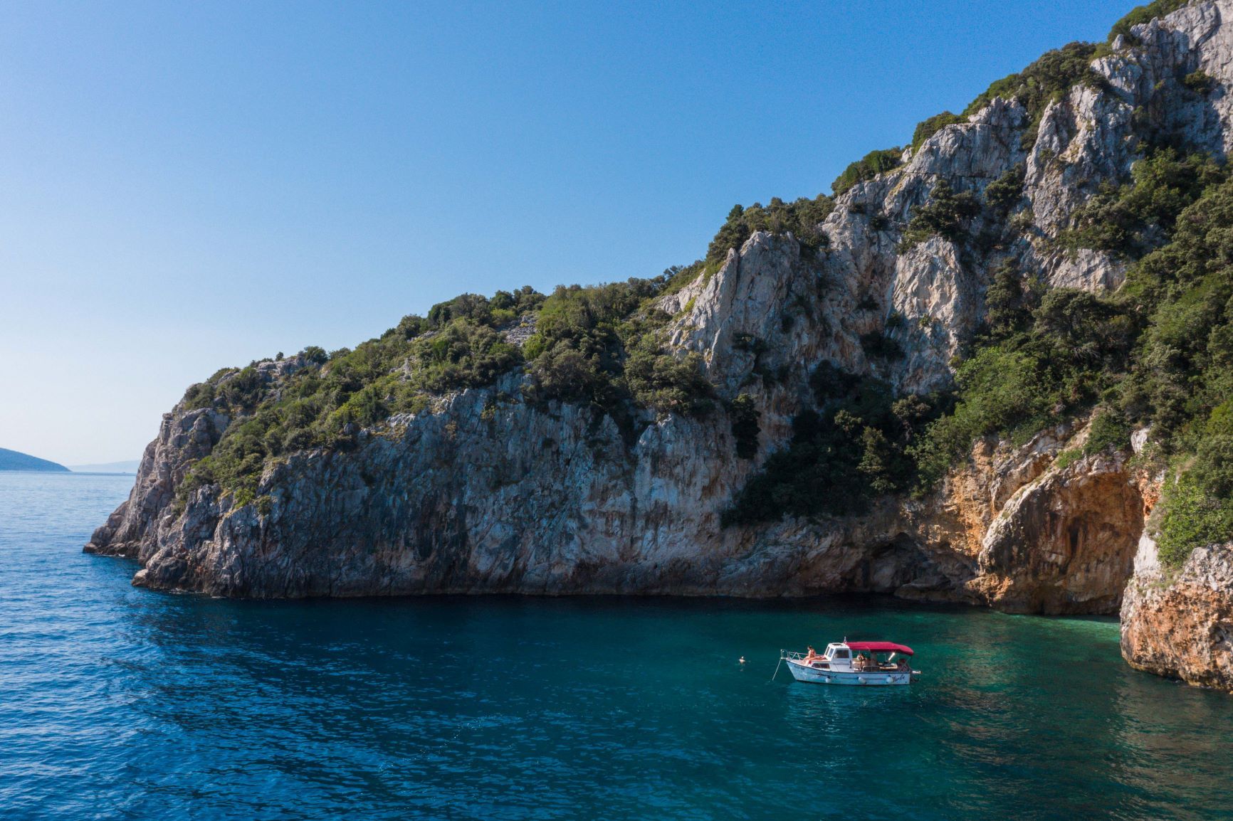 Bootsfahrt ab Lovran/Opatija: Schwimmen auf der Insel Cres mit Mittagessen
