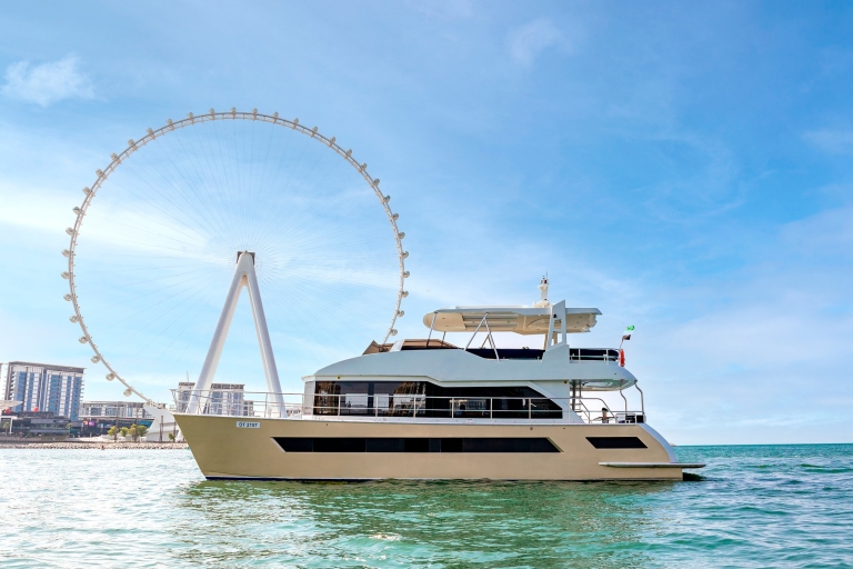 Wycieczka jachtem wzdłuż wybrzeża Dubaju + grill lub piknik i wirtualny przewodnikDubai Luxury Yacht Tour – 3-godzinna wycieczka Atlantis + grill na żywo