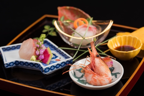 Tokio: Eintrittskarte für traditionelle Darstellende Künste mit AbendessenTokio: Kunstticket mit Sitzplätzen in der ersten Reihe und Abendessen