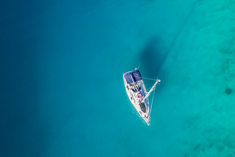 Mykonos : Croisière à la voile d'une journée complète sur Delos et Rhénia avec repasCroisière à la voile en groupe partagé sur Délos et Rhénanie avec repas