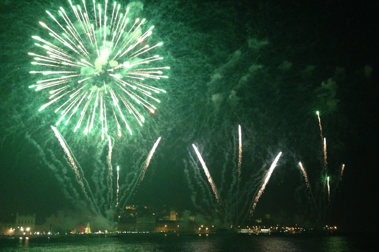 Lizbona: Sylwestrowy rejs po rzece Tag z fajerwerkamiWspólna wycieczka sylwestrowa