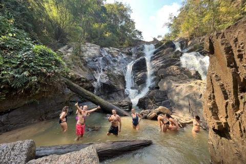Chiang Mai: Elefanten-Schutzgebiet & Wasserfall Kleingruppen-TourTour mit Hotelabholung