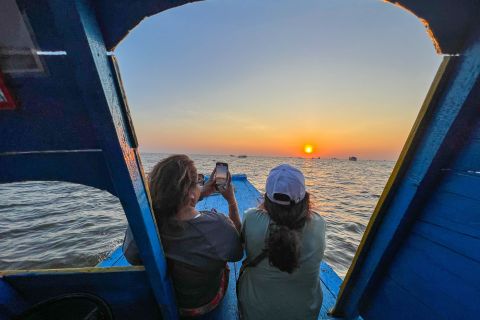 Siem Reap: crociera in barca al tramonto Tonle Sap con trasferimenti