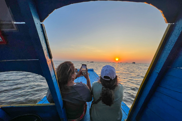 Siem Reap: Tonle Sap Sunset Boat Cruise with Transfers Siem Reap: Tonle Sap Joined in Tour Sunset Cruise