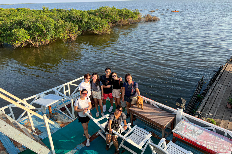 Siem Reap: Rejs łodzią Tonle Sap o zachodzie słońca z transferamiSiem Reap: Tonle Sap dołączył do Tour Sunset Cruise