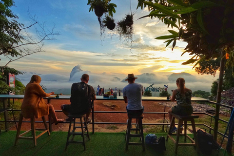 Soluppgång i Phangnga med off-peak besök på James Bond-önSoluppgången i Phang Nga och besök till James Bond Island