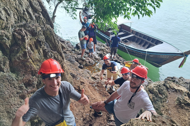 Soluppgång i Phangnga med off-peak besök på James Bond-önSoluppgången i Phang Nga och besök till James Bond Island