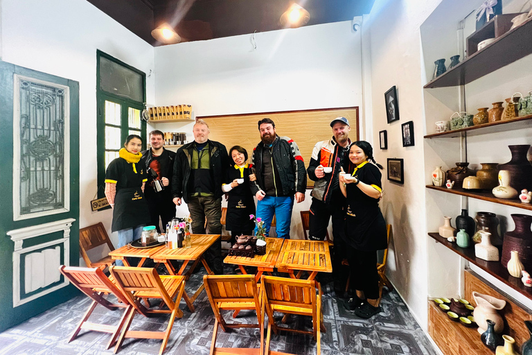 Aula de café com ovos em HanóiAula de culinária de café com ovos