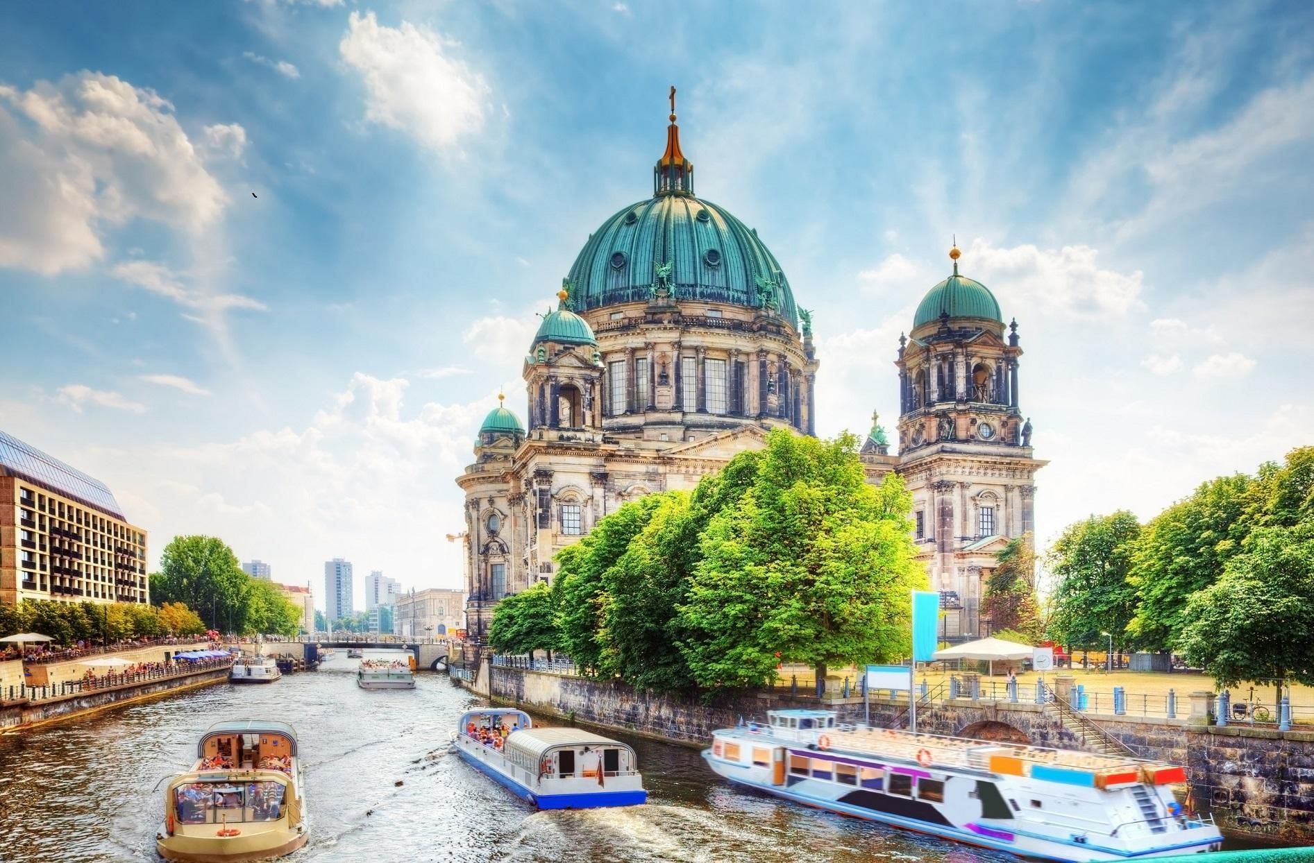 Vom Hafen Warnemünde: Privater Landausflug in Berlin