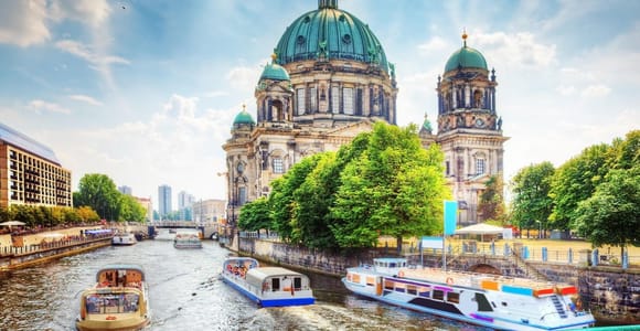 Vom Hafen Warnemünde: Privater Landausflug in Berlin