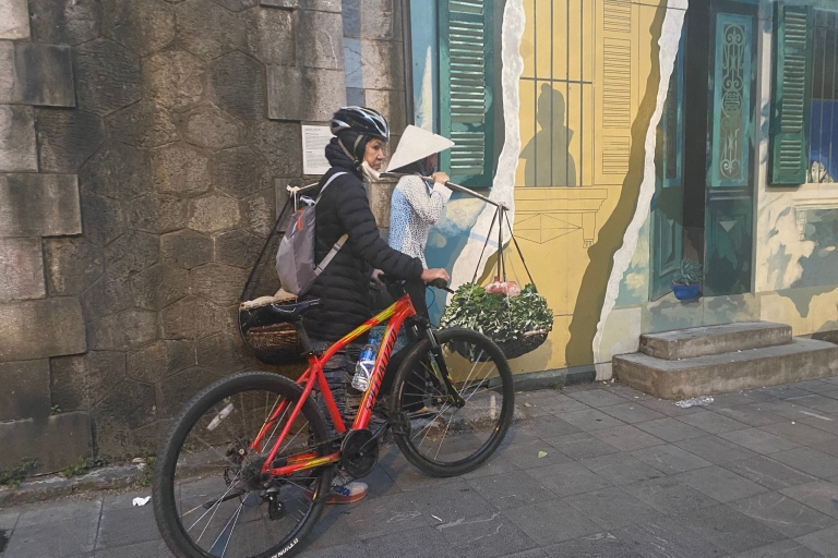 Pedaleando por las joyas ocultas de Hanoi y la Isla de los PlátanosRecorridos en bicicleta por Hanói - Callejuelas y joyas ocultas