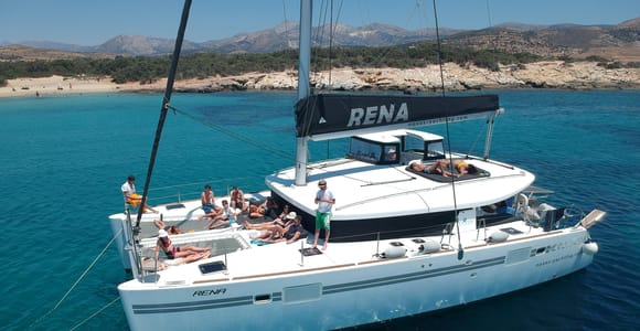 Naxos : catamaran avec arrêts baignade, repas et boissons