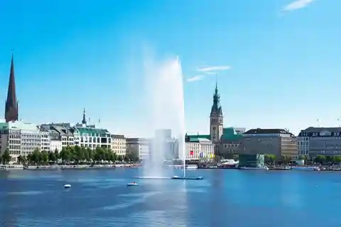 Hamburg: Stadt und Lübeck Highlights Private Day Tour